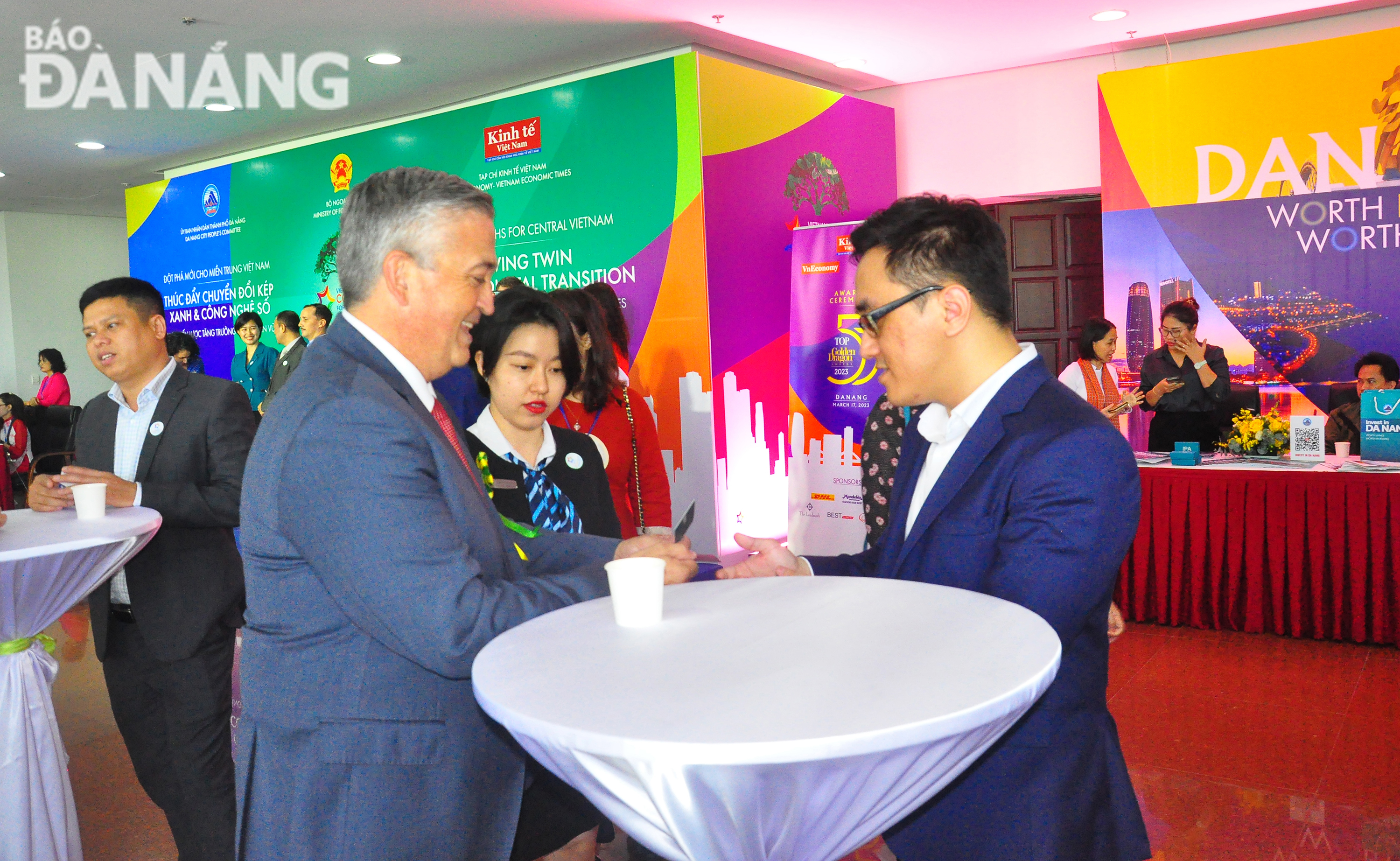 Các đại biểu về dự Diễn đàn Nhịp cầu phát triển Việt Nam 2023 tổ chức tại Đà Nẵng tháng 10-2023. Ảnh: THÀNH LÂN