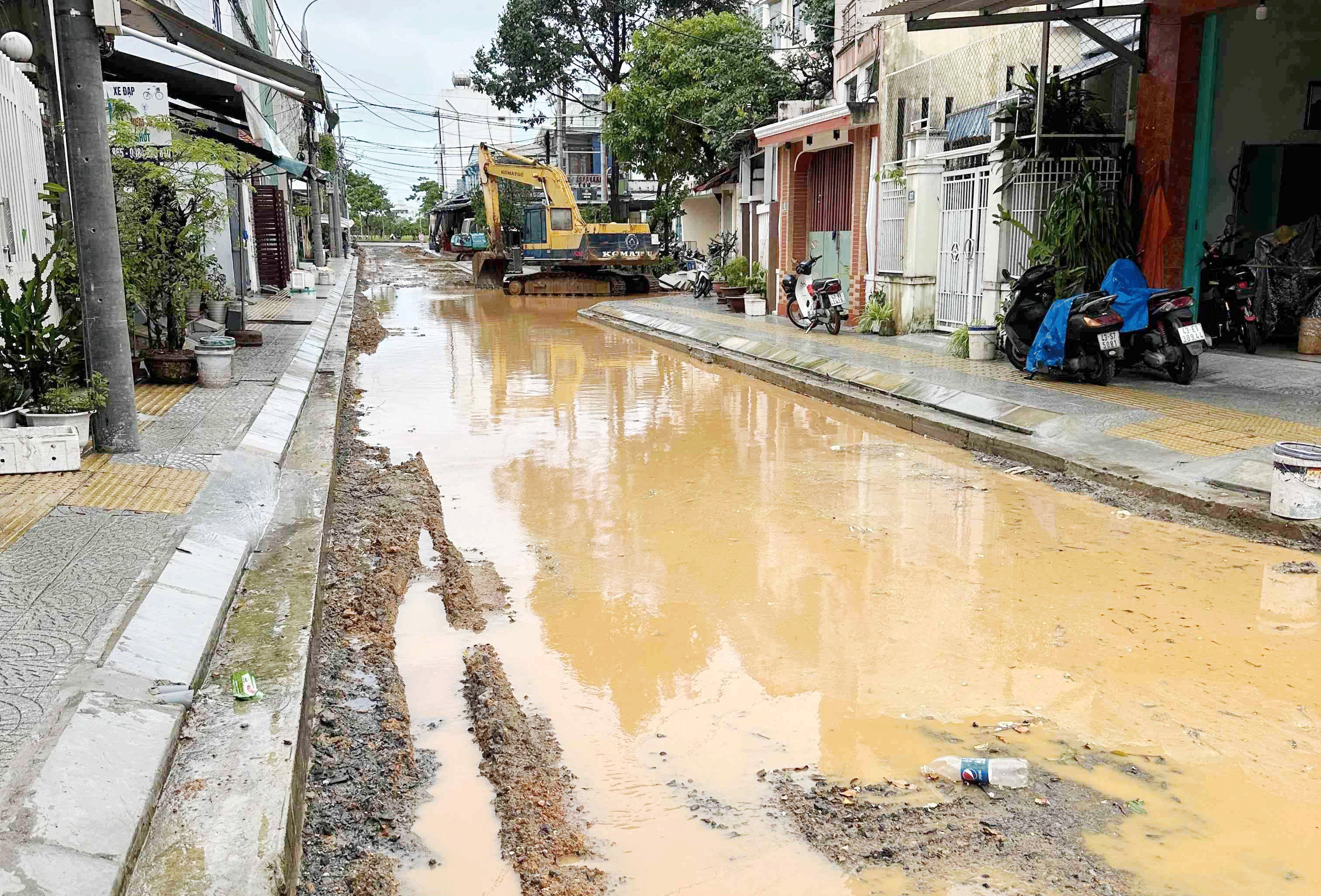 Người dân trên tuyến đường Nguyễn Thượng Hiền (phường Khuê Trung, quận Cẩm Lệ) phản ánh tiến độ thi công chậm. Ảnh: Người dân cung cấp