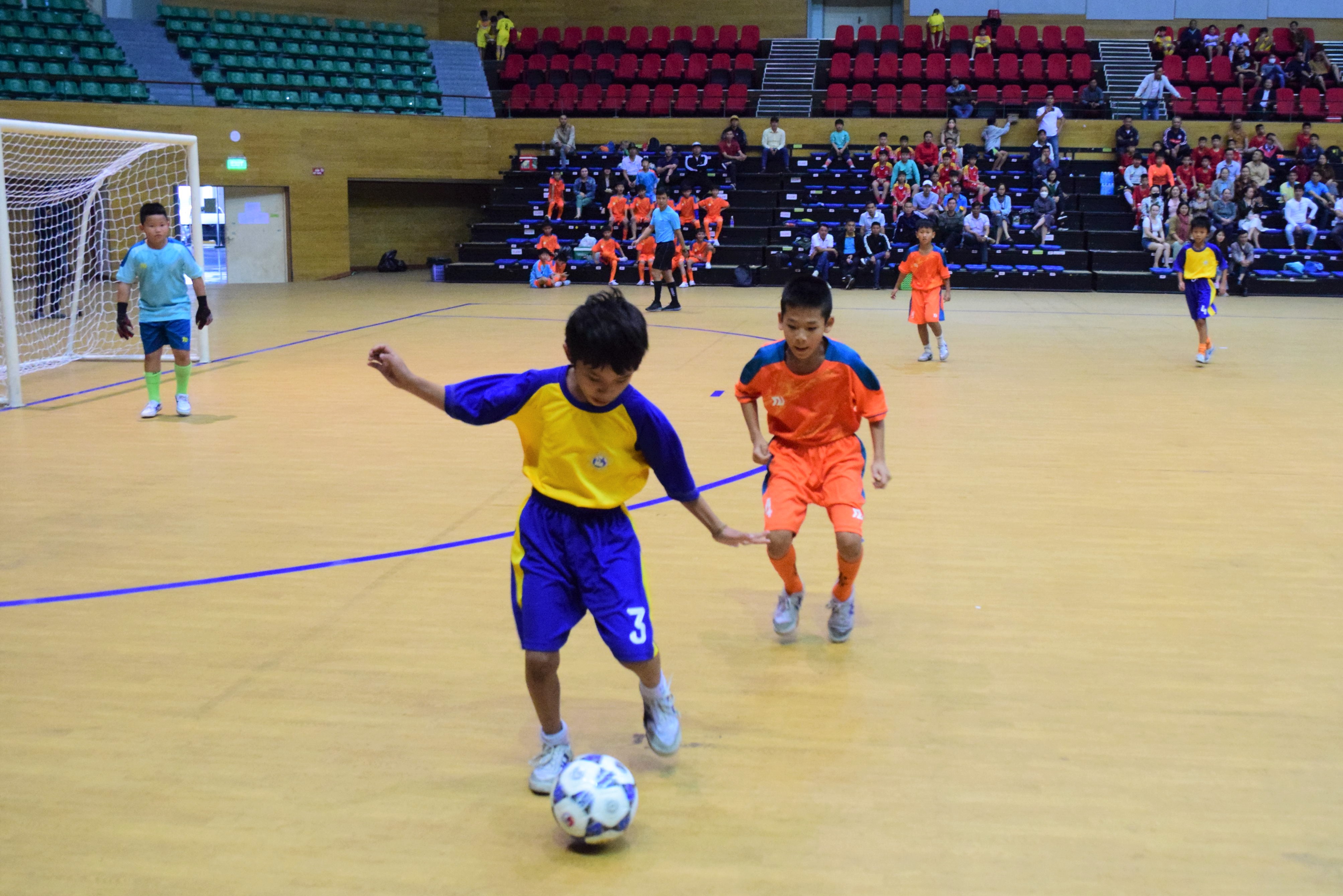 Giải bóng đá nhi đồng thành phố Đà Nẵng là sân chơi thể thao bổ ích dành cho học sinh. Ảnh: P.N