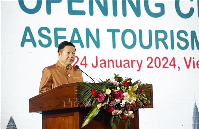 Tổng Thư ký ASEAN, Tiến sĩ Kao Kim Hourn đang phát biểu tại lễ khai mạc Diễn đàn Du lịch ASEAN 2024. Ảnh: Phạm Kiên/Phóng viên TTXVN tại Lào