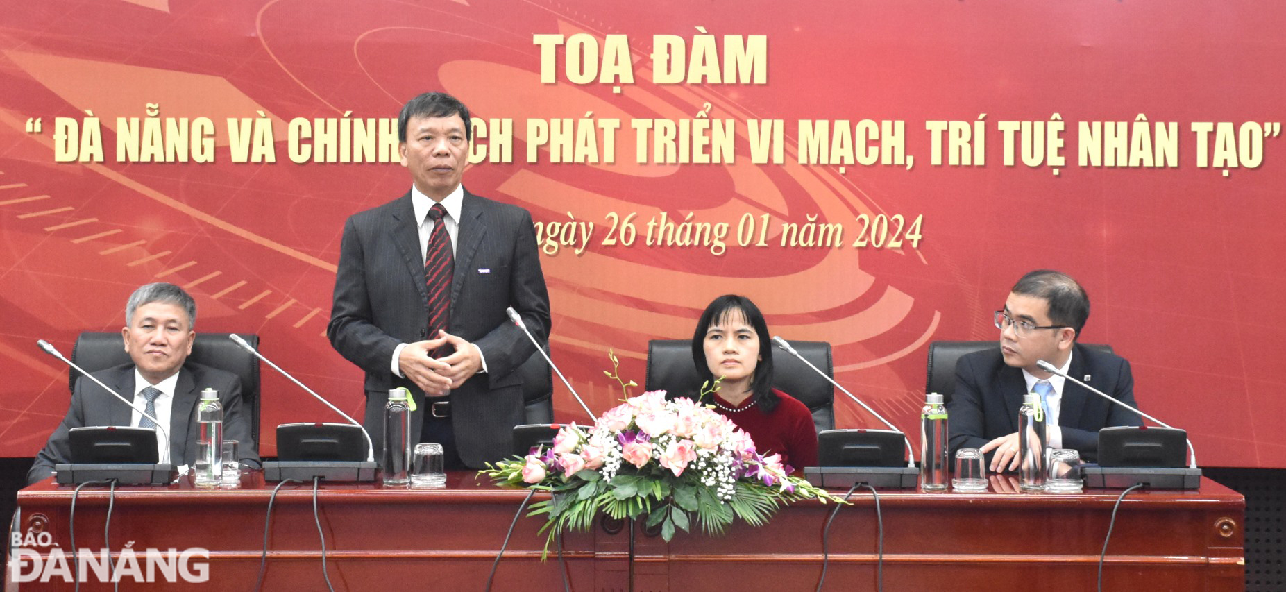 Mr. Trinh Thanh Lam, Director of Synopsys Group's business department in Viet Nam, Pakistan and Bangladesh, speaking at the event. Photo: HOANG HIEP - THU HA