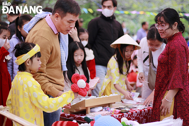 Families experience a space that simulates a traditional Tet market.