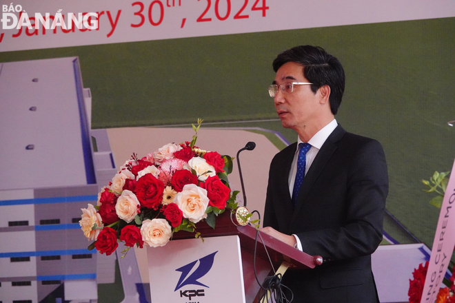 Vice Chairman of the Da Nang People's Committee Tran Chi Cuong speaking at the ceremony. Photo: M.Q