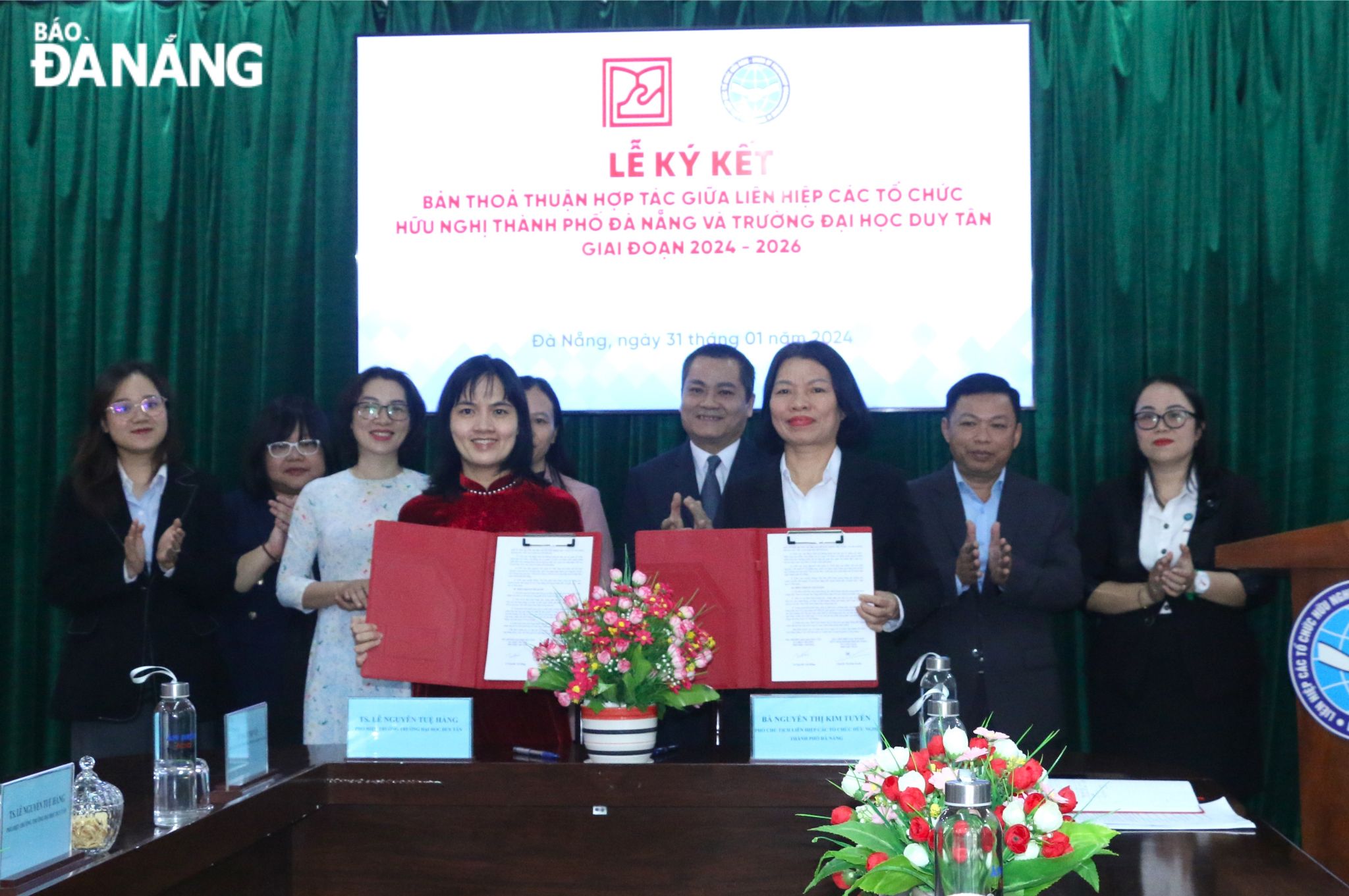 Representatives of DAFO and the Duy Tan University at the signing ceremony