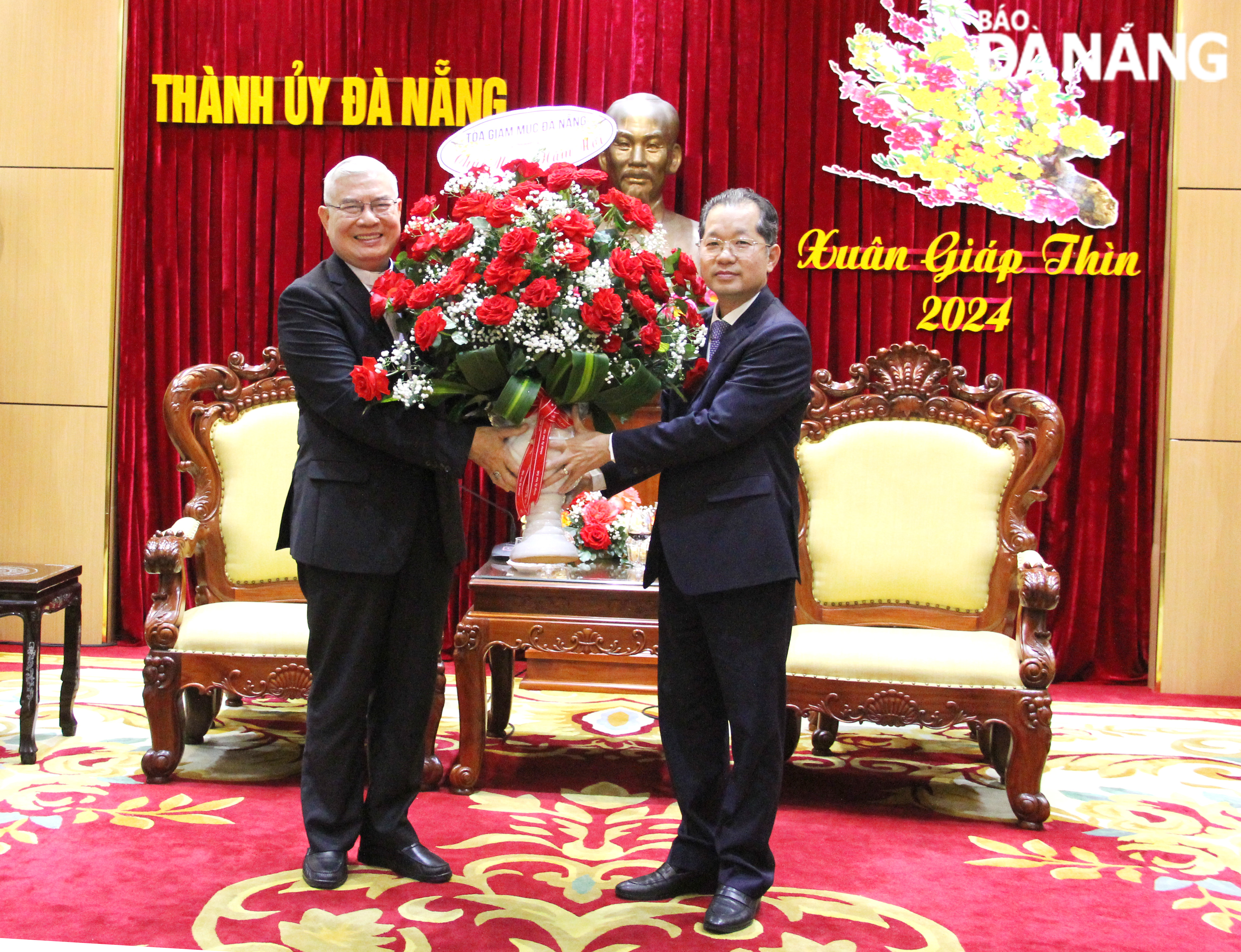 Tòa Giám mục Đà Nẵng và Hội thánh Tin lành Việt Nam thăm, chúc Tết đến lãnh đạo thành phố