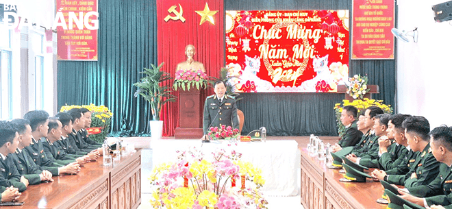 Thăm, chúc Tết cán bộ, chiến sĩ Biên phòng cửa khẩu cảng Đà Nẵng