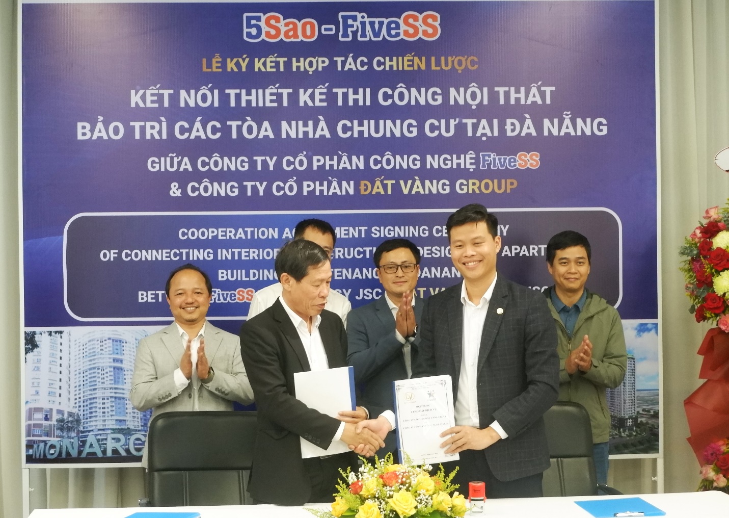 Đại diện Công ty CP Công nghệ FiveSS và Công ty CP Đất Vàng Group ký kết hợp tác.