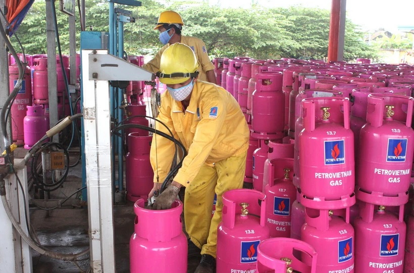 Chiết nạp gas. (Nguồn: TTXVN)