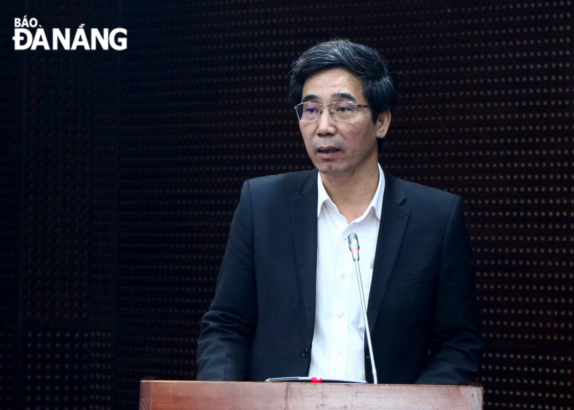 Phó Chủ tịch UBND thành phố Trần Chí Cường phát biểu khai mạc hội nghị trong sáng 1-2. Ảnh: VĂN HOÀNG