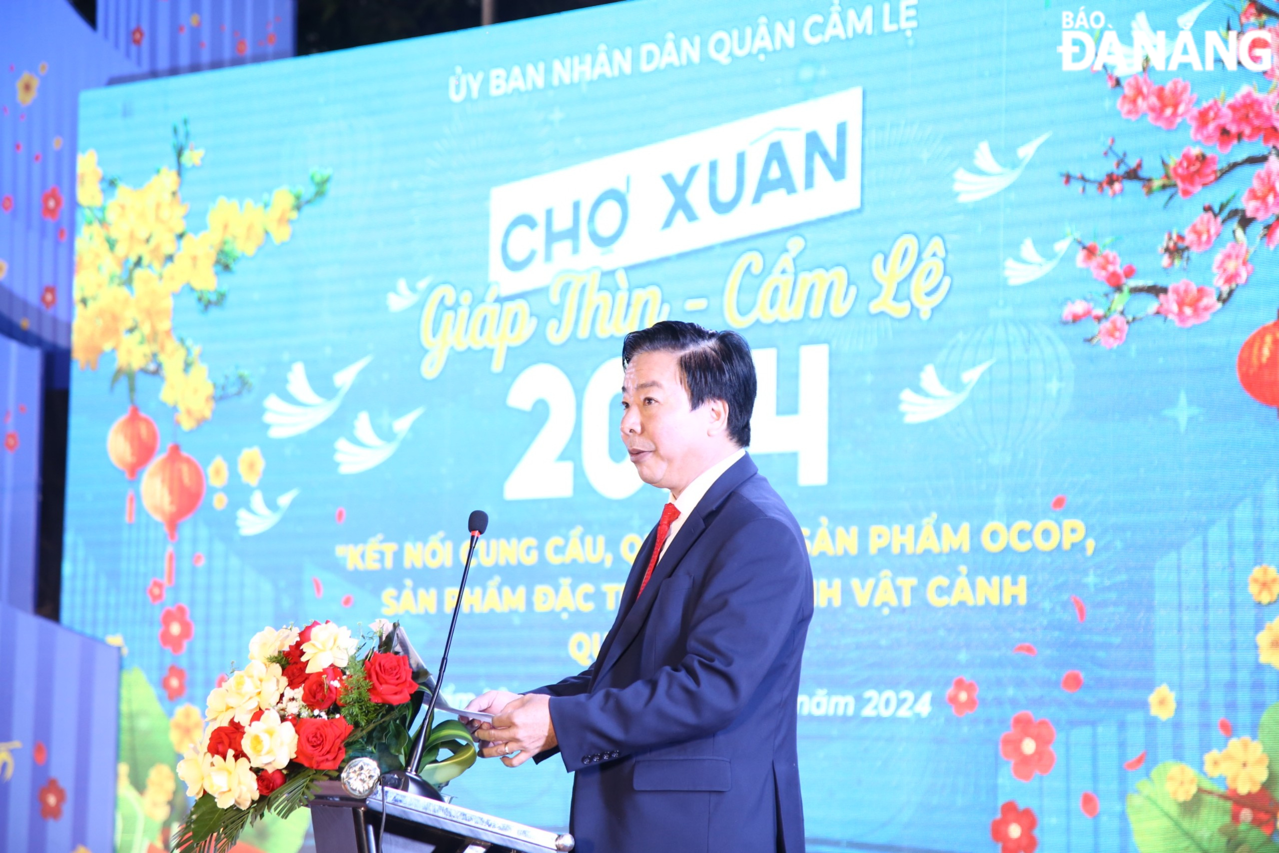  Ông Nguyễn Quang Vinh, Chủ tịch UBND quận Cẩm Lệ phát biểu khai mạc Chợ Xuân Giáp Thìn - Cẩm Lệ 2024.