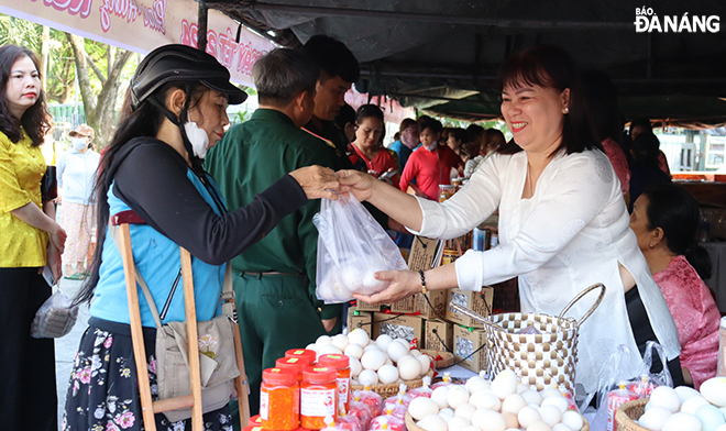 Visitors going shopping at the fair