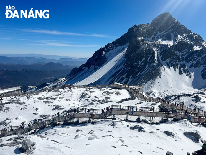 Núi tuyết Ngọc Long là một trong những điểm trải nghiệm tuyệt vời nhất trong hành trình khi được ngắm tuyết rơi tại một trong những ngọn núi cao nhất thế giới.