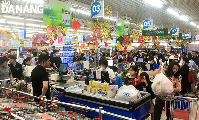 Tại siêu thị Coo.opmart (quận Thanh Khê),  từ 27 Tháng Chạp, lượng khách tăng 50%