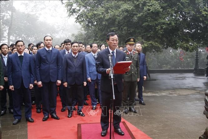 Chủ tịch UBND tỉnh Bùi Văn Quang kính cáo với tổ tiên những kết quả tỉnh Phú Thọ đã đạt được trong năm Quý Mão 2023.