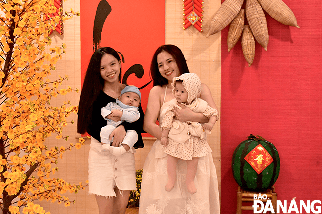 Children celebrate Lunar New Year's Eve with their mothers for the first time