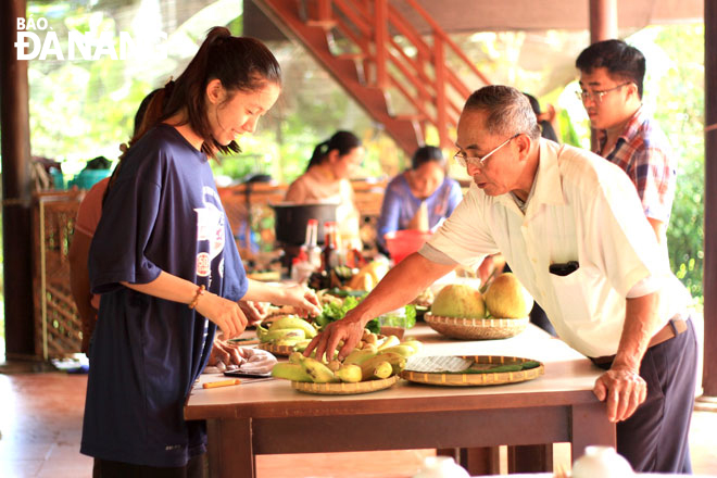 Members of Hoa Bac Ecological Agriculture and Community Tourism Cooperative participate in a cooking training class to serve community-based tourism.