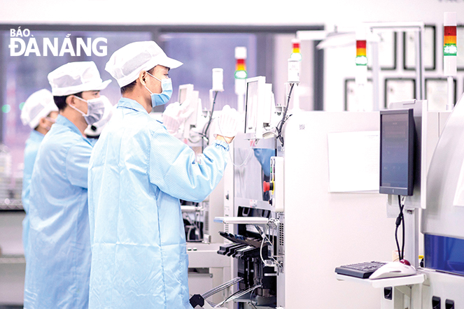 Manufacturing chips and assembling electronic components at the Trung Nam EMS JSC. Photo: Dang Khiem