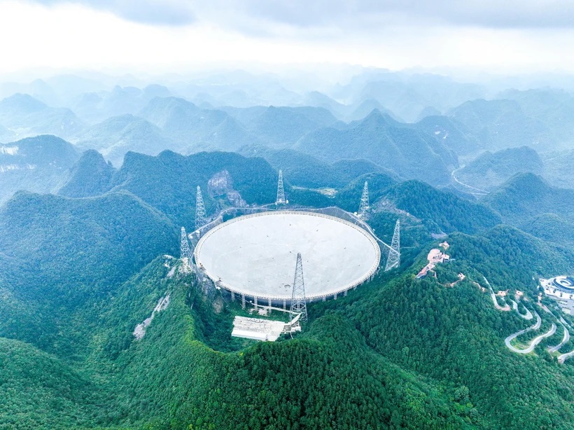 Một kính viễn vọng của Trung Quốc. (Ảnh: TTXVN)