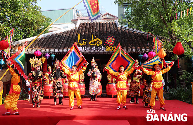 Tuong performances by actors and artists of the Nguyen Hien Dinh Tuong Theater at cultural - tourism festivals and events in the city. Photo: X.D