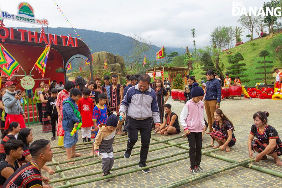 Tourists have fun at the Nui Than Tai Hot Spring Park during Tet days. Photo: THU HA