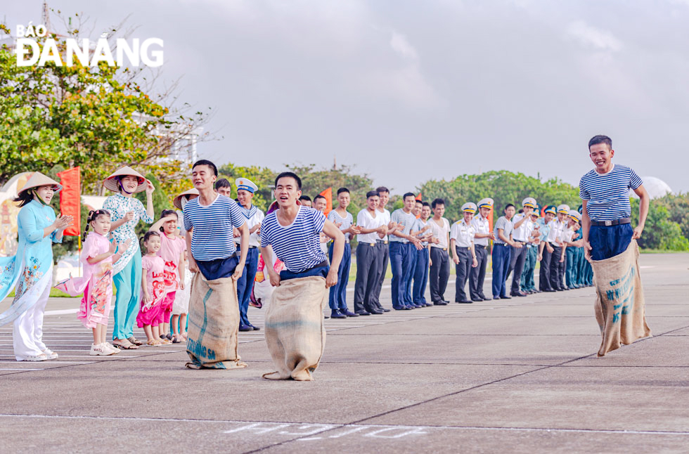 Officers, soldiers and residents on the Truong Sa Archipelago organise many fun activities during Tet days.