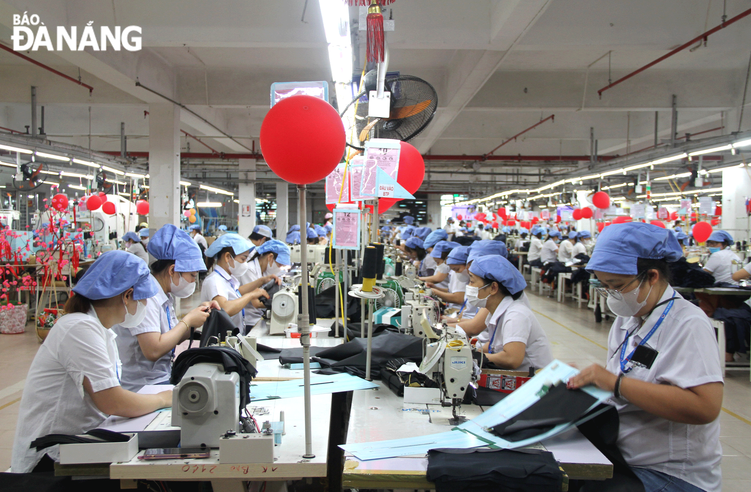 Workers of the March 29 Textile and Garment JSC are seen working actively and enthusiastically at the beginning of the new lunar year. Photo: LAM PHUONG