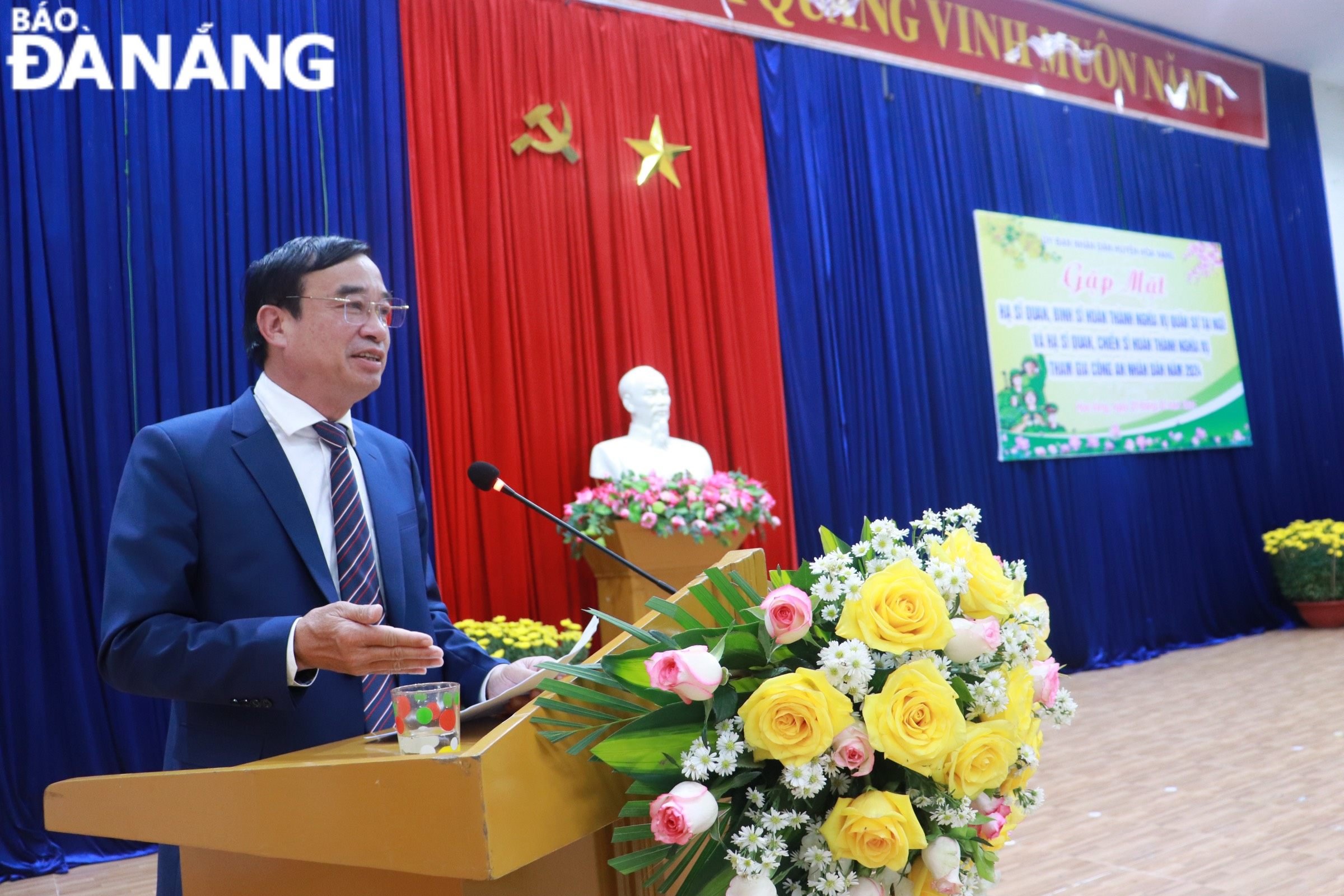 Chủ tịch UBND thành phố Lê Trung Chinh phát biểu chỉ đạo tại buổi gặp mặt. Ảnh: NGỌC QUỐC