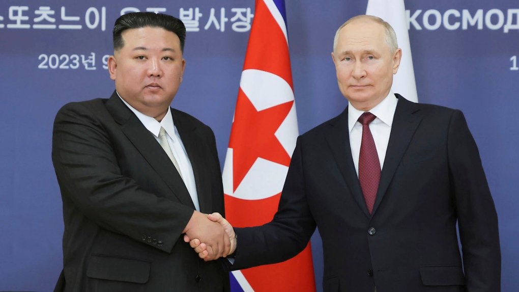 Tổng thống Nga Vladimir Putin (bên phải) tiếp nhà lãnh đạo Triều Tiên Kim Jong Un tại sân bay vũ trụ Vostochny Сosmodrome (Nga) vào tháng 9-2023. Ảnh: CTV News	