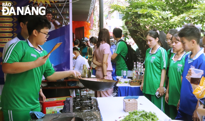 Pupils experience being a chef. Photo: NGOC HA