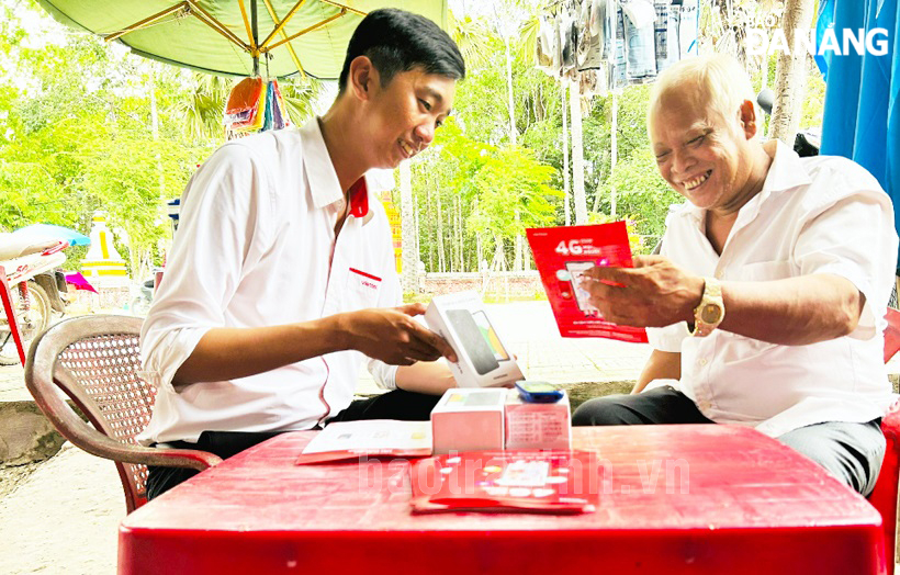 Many telecom service providers will begin blocking signals for non-compliant 2G mobile phones from early March as part of Viet Nam's broader plan to fully phase out the 2G network in September this year.