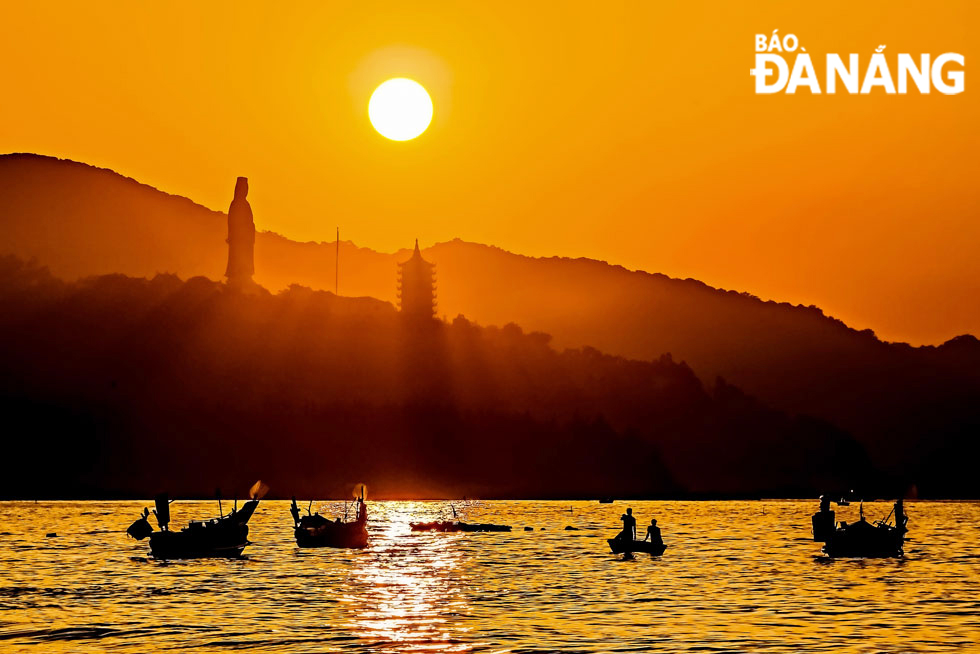 Sunrise on the Linh Ung Pagoda, Son Tra Peninsula