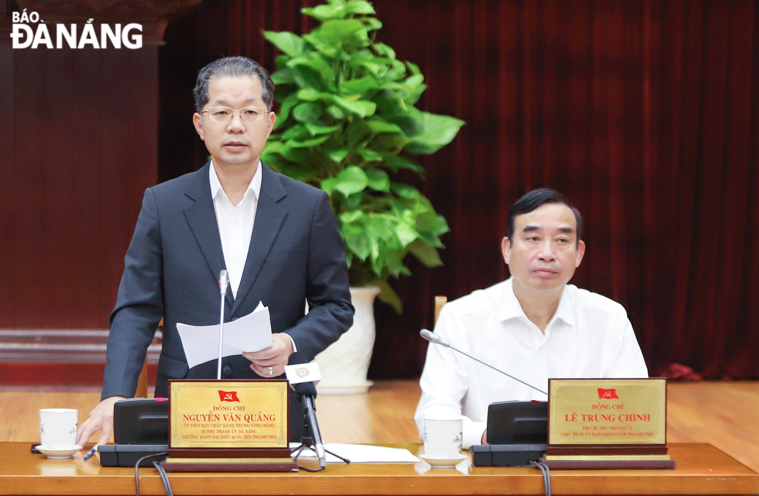 Bí thư Thành ủy Nguyễn Văn Quảng phát biểu kết luận hội nghị. Ảnh NGỌC PHÚ