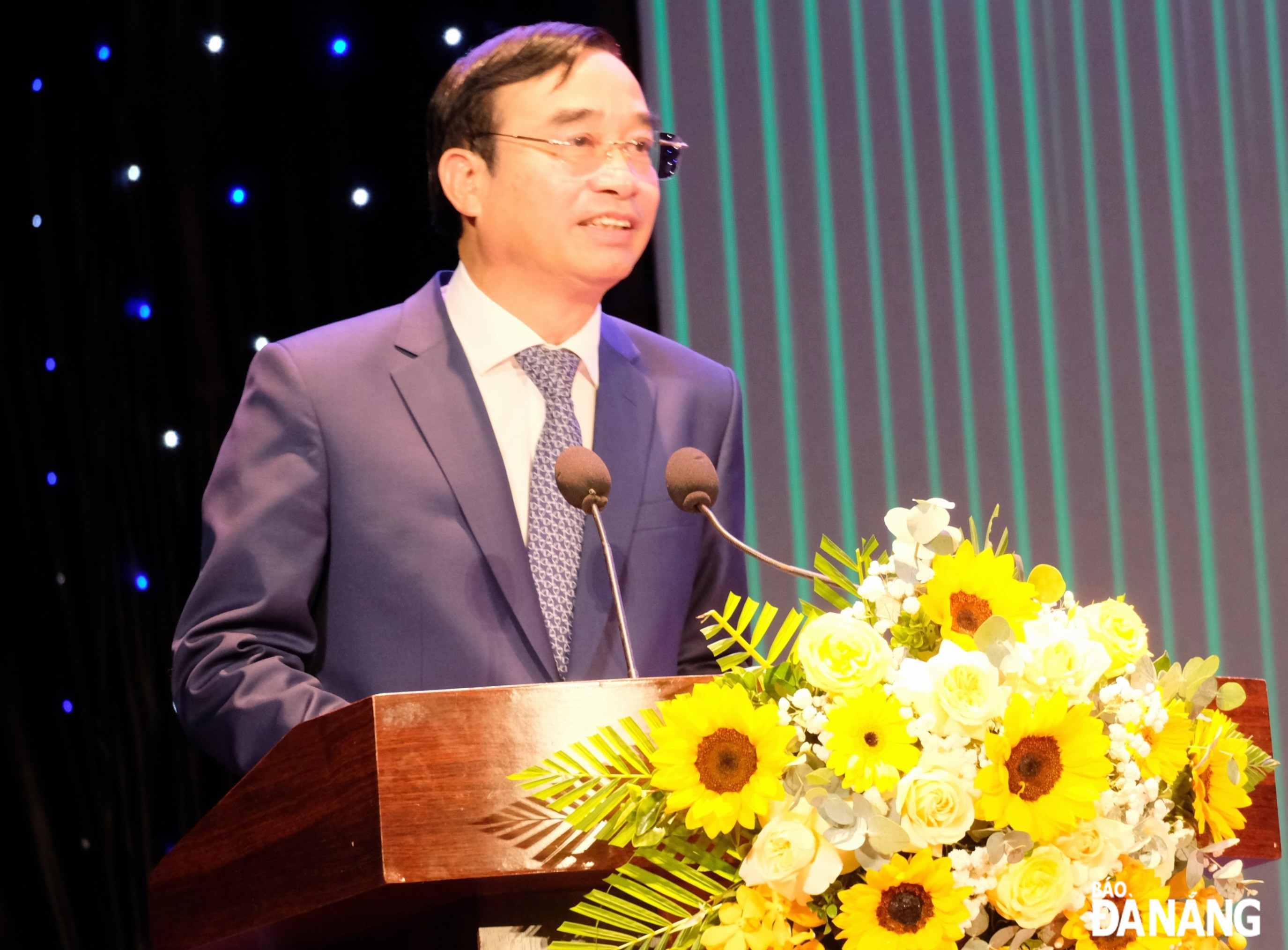 Chairman of the Da Nang People's Committee Le Trung Chinh delivering his speech at the event