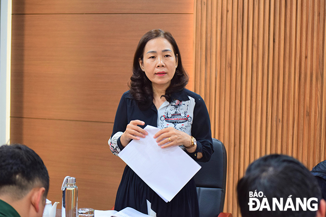 Deputy Editor-in-Chief of the Da Nang Newspaper Tran Thi Thu Thuy speaking at the press conference