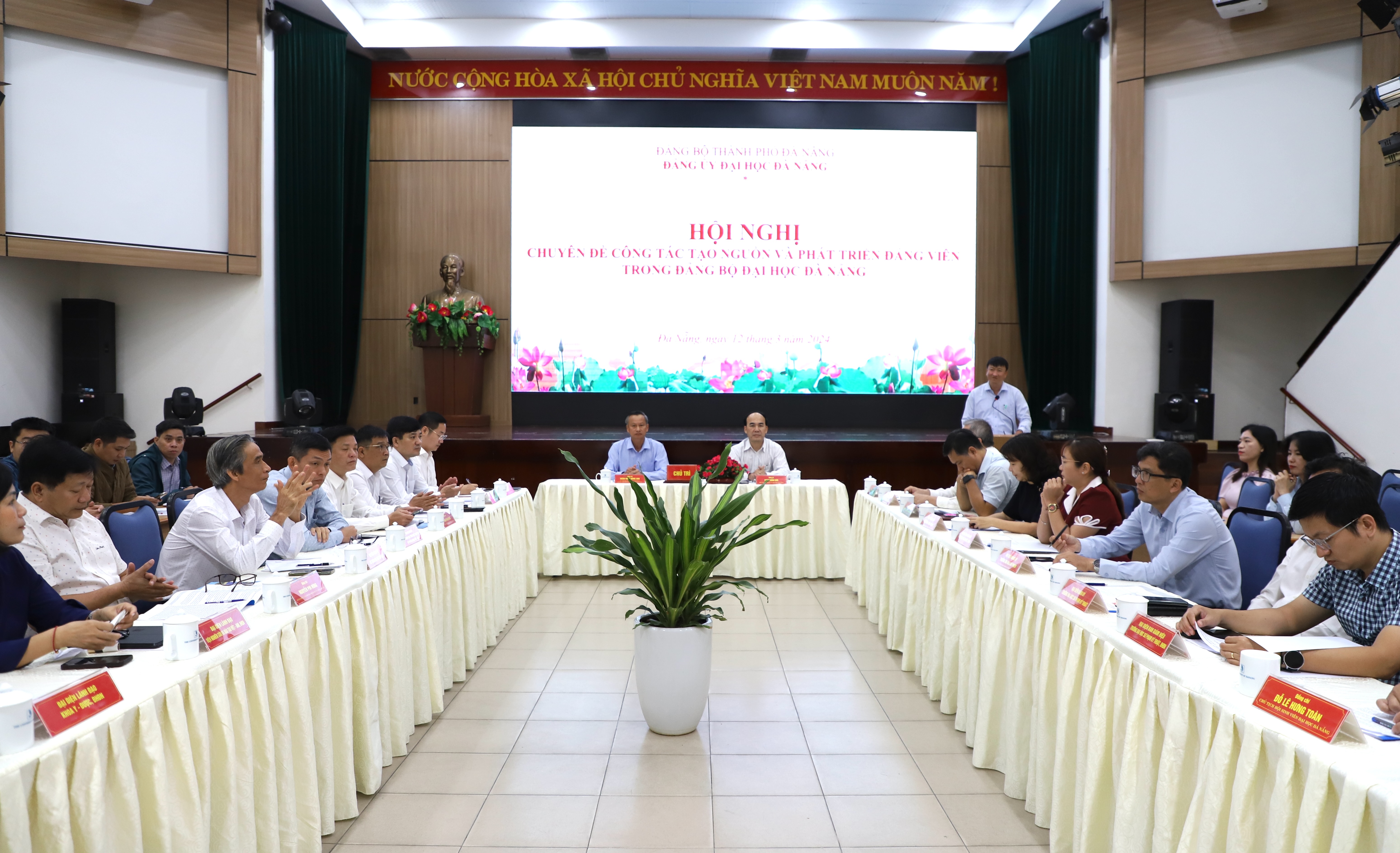 Đảng ủy Đại học Đà Nẵng làm tốt công tác tạo nguồn phát triển đảng viên