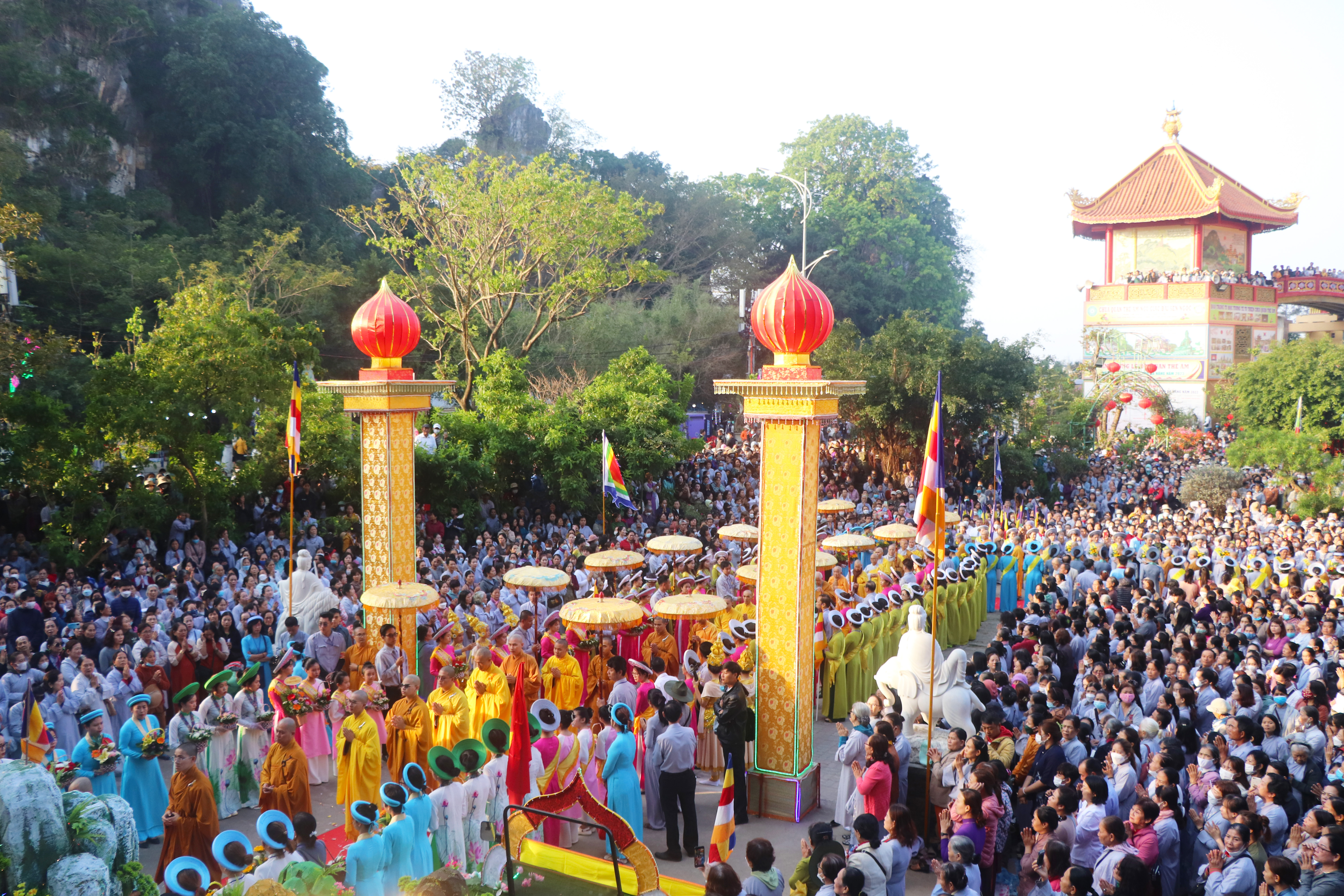 The Avalokiteshvara Festival in Ngu Hanh Son District is one of the most important folk festivals practicing Buddhist beliefs in Da Nang. Photo: X.D