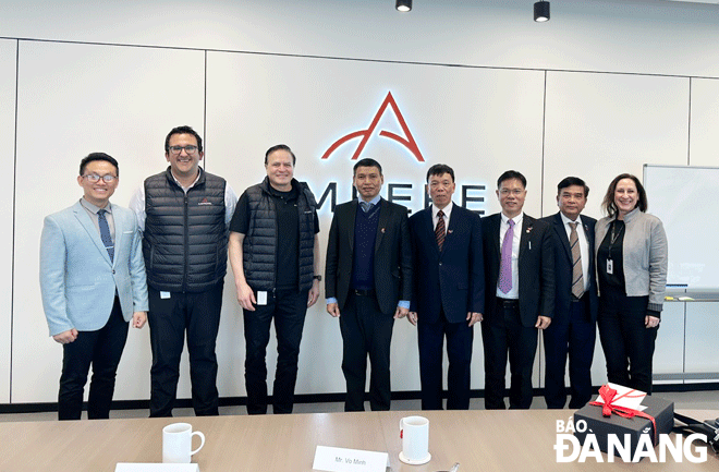 The Da Nang delegation and leaders of the Ampere Company