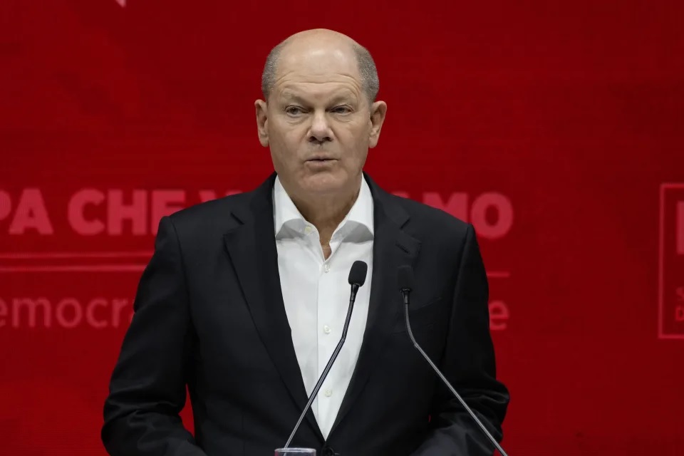 Thủ tướng Đức Olaf Scholz phát biểu tại một đại hội tại Rome (Ý) vào ngày 2-3. Ảnh: AP	