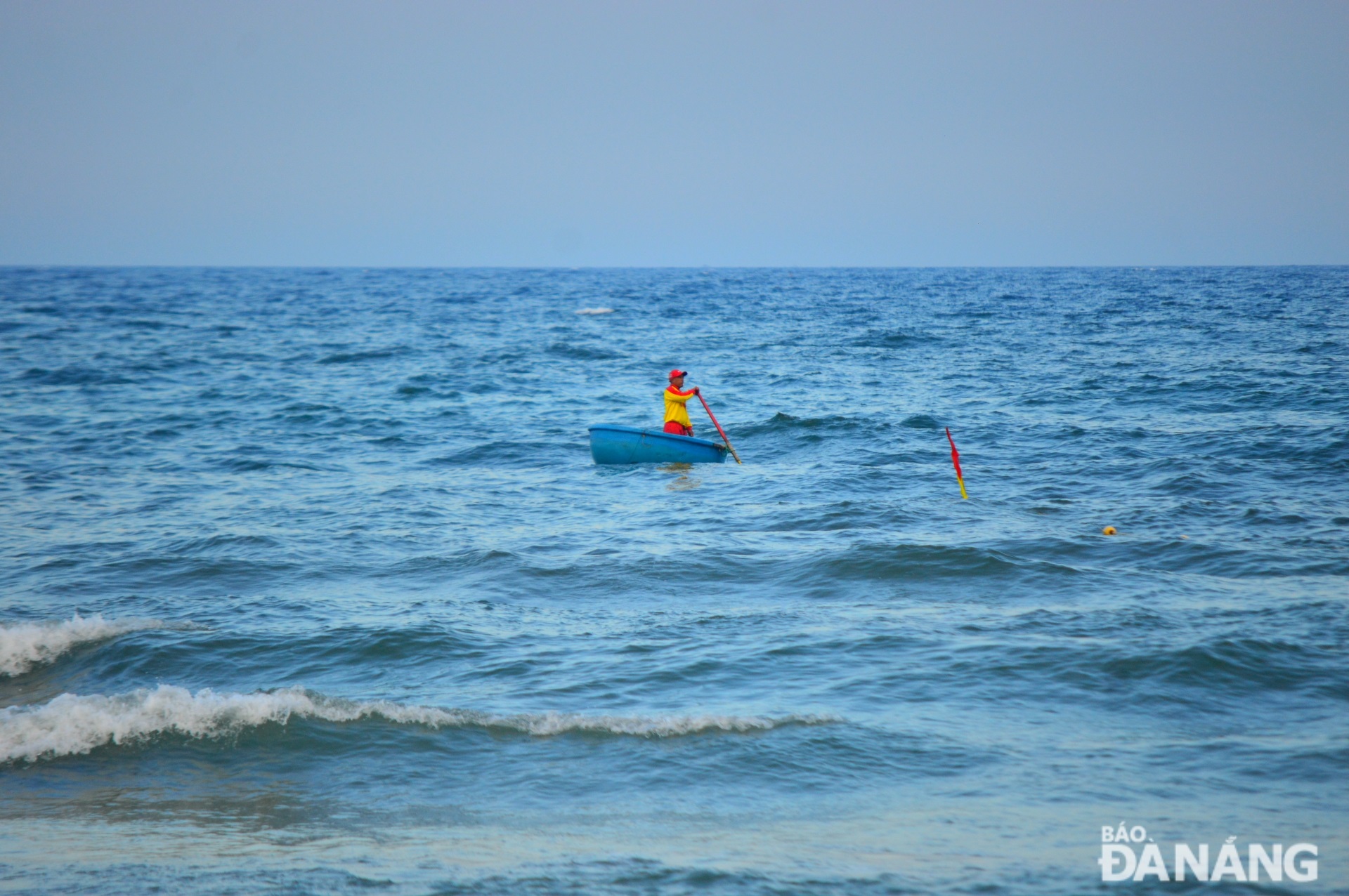 At the My Khe Beach, rescue forces are regularly arranged to ensure the safety of tourists.