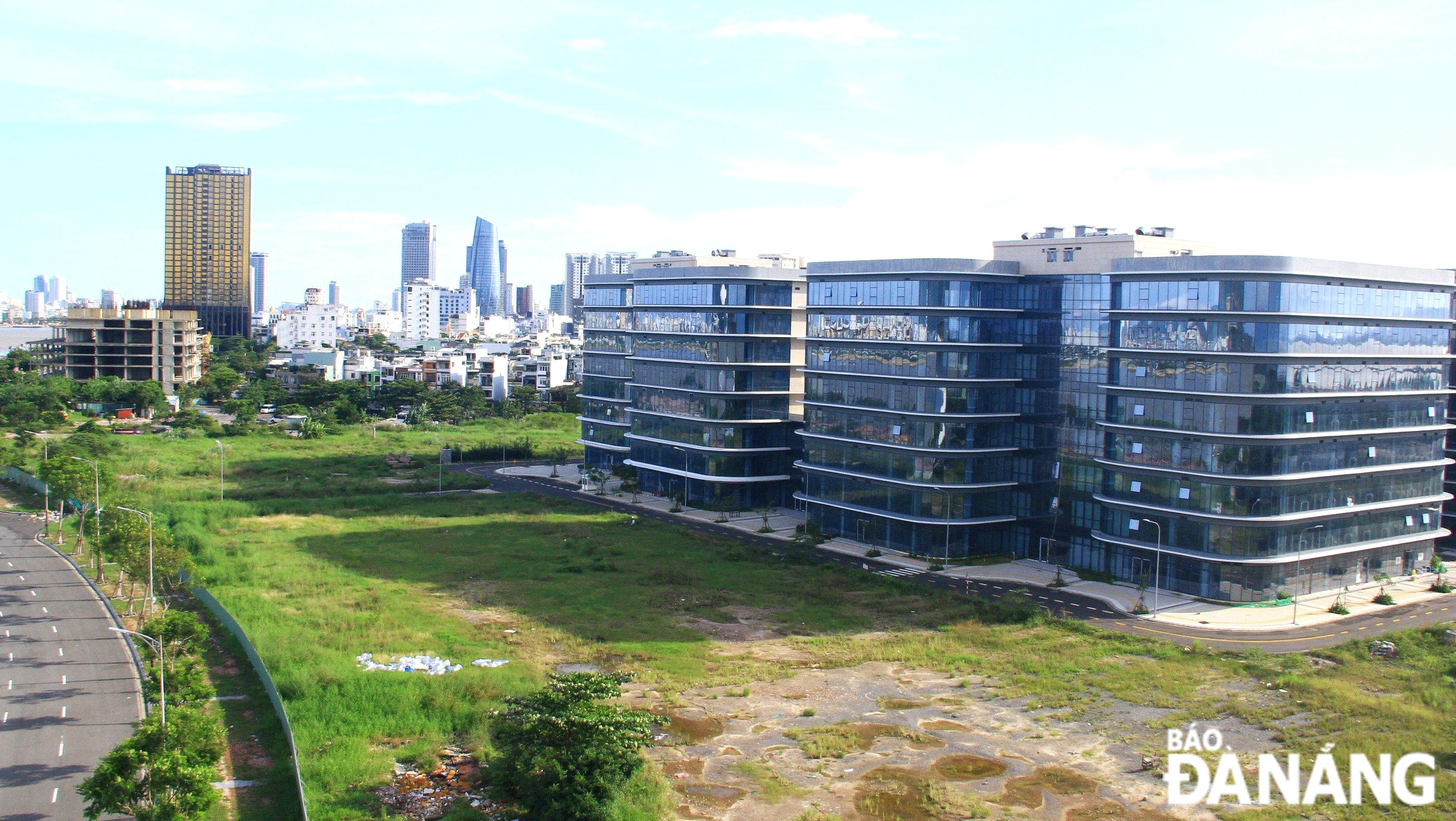 In 2024, the city will universalise digital infrastructure, promote the digital transformation process, and build a smart, modern city. IN PHOTO: the Software Park Project No. 2 in Thuan Phuoc Ward, Hai Chau District. Photo: CHIEN THANG