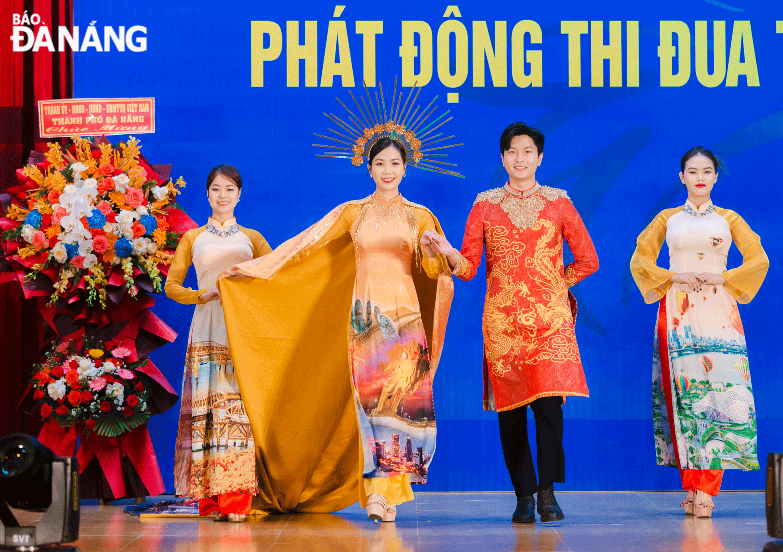 Traditional 'ao dai' performances in a recent ceremony to honour the 10 most typical Women's Union chapters in Da Nang in 2024. Photo: X.D