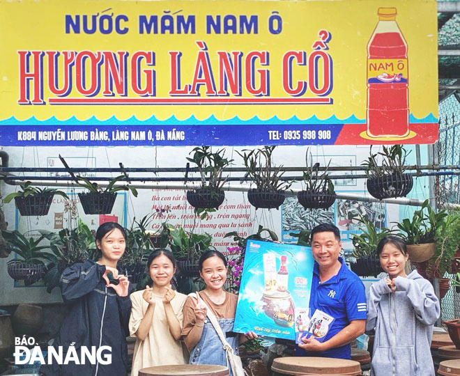 Nam O traditional fish sauce producers in Lien Chieu District, Da Nang are constantly making efforts to bring traditional products to the market, including tourism activities. Photo: K.H