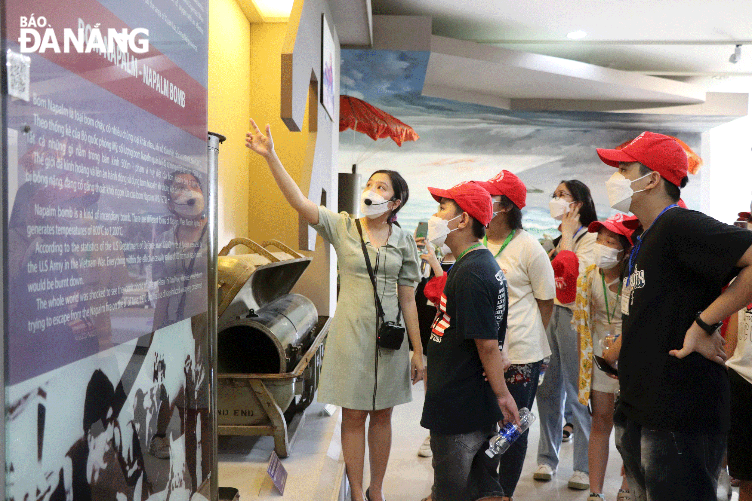 Da Nang has many forms of cultural and historical education for the young generation outside of schools. IN PHOTO: Pupils visit and learn about the city's history at the Da Nang Museum. Photo: X.D