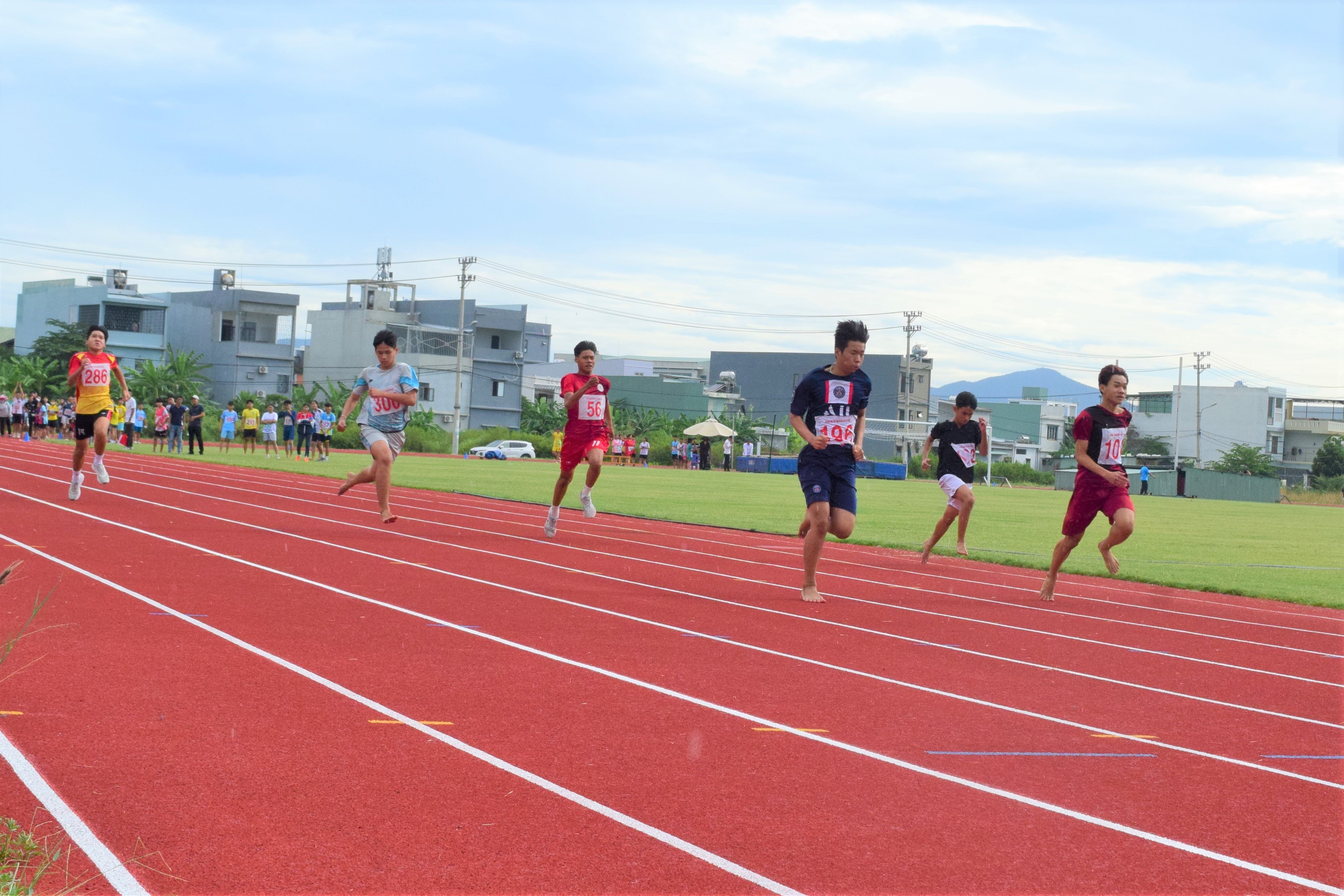 Sân điền kinh Hòa Xuân vừa đưa vào hoạt động bảo đảm các điều kiện tổ chức môn điền kinh tại Đại hội Thể thao học sinh Đông Nam Á lần thứ 13 năm 2024. Ảnh: P.N	
