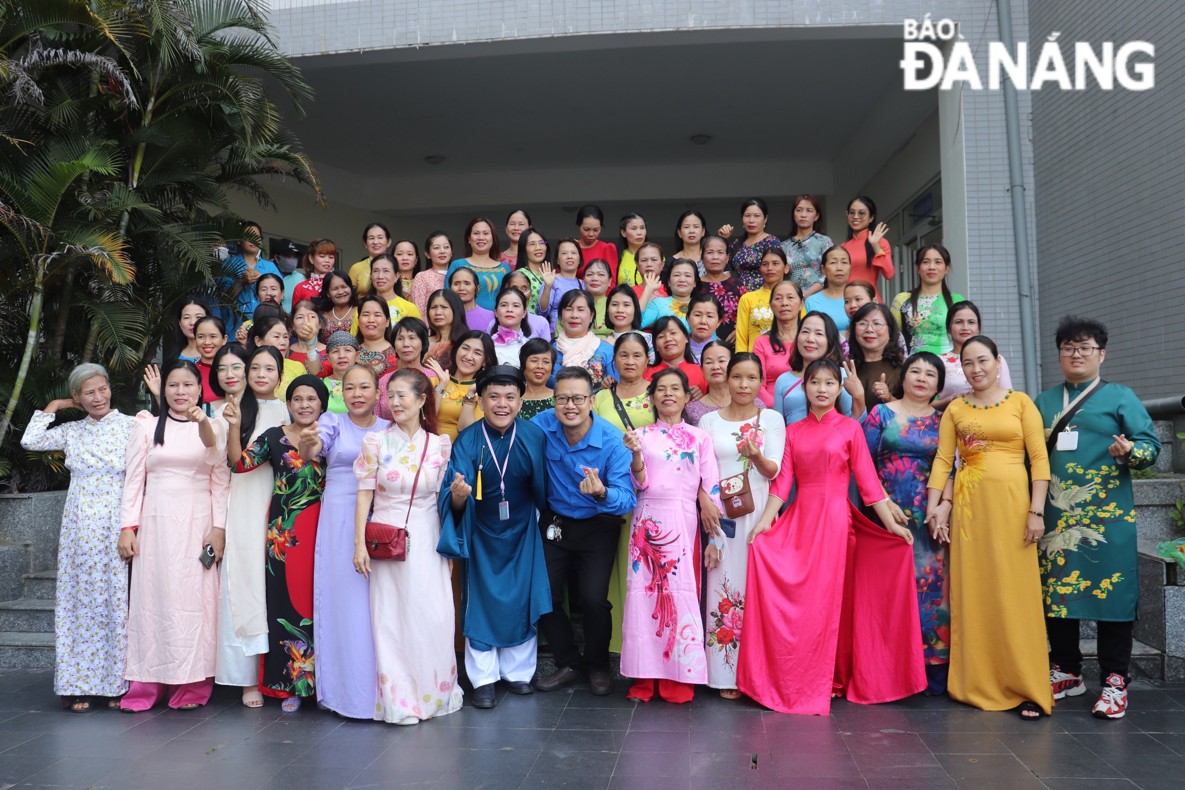 Beautiful female patients in 'ao dai' posing for a souvenir photo with the programme organisers. PHOTO: KHANH NGAN