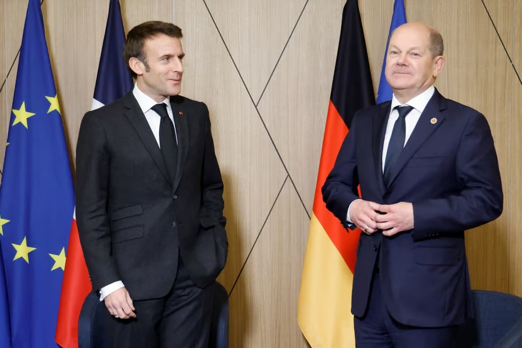 Tổng thống Pháp Emmanuel Macron (bên trái) và Thủ tướng Đức Olaf Scholz có những quan điểm khác biệt về xung đột ở Ukraine. Ảnh: AFP