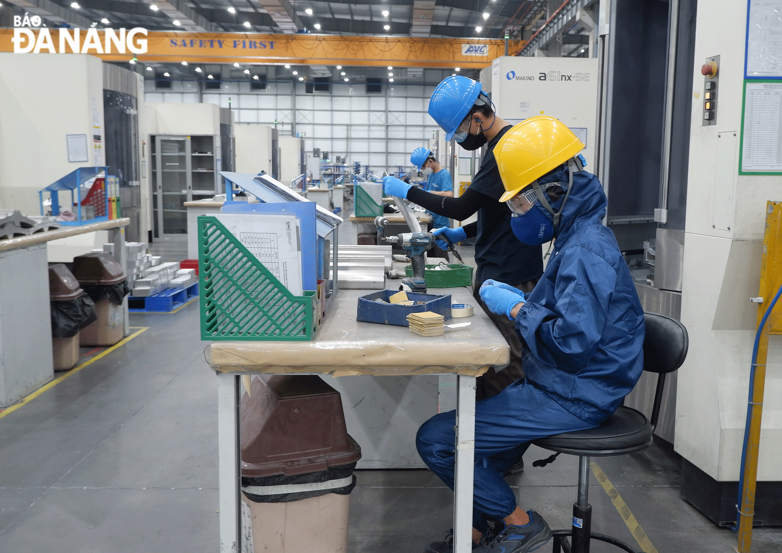 Between 2021 and 2025, Da Nang strives to attract US$1 billion in domestic and foreign investment capital into the High-Tech Park, Centralised Information Technology Park and industrial parks. IN PHOTO: Production activities at the Universal Alloy Corporation Vietnam Co., Ltd. based in the High-Tech Park, Hoa Vang District. Photo: M.Q