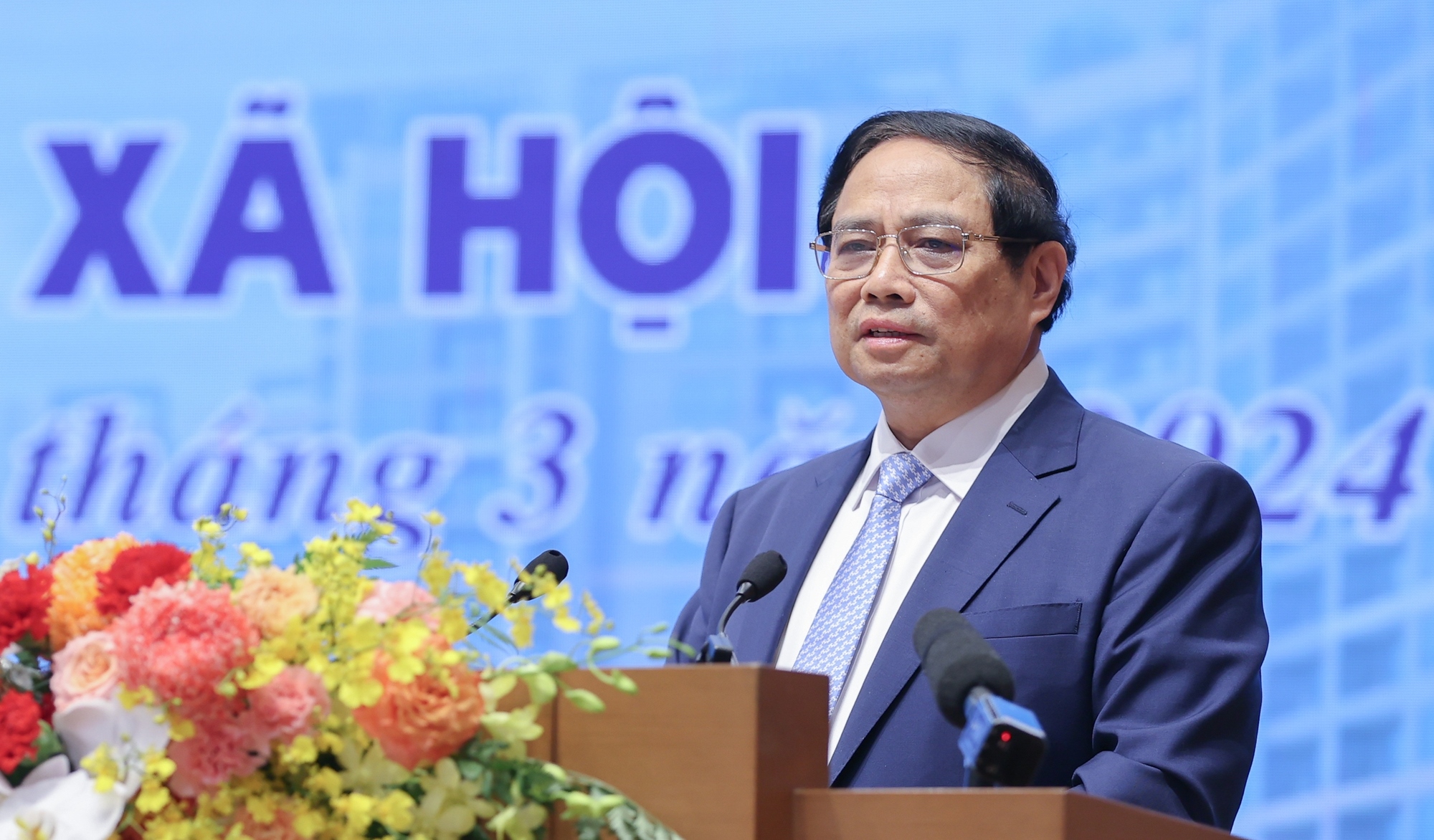 PM Pham Minh Chinh speaks at the meeting on social housing development on March 16. (Photo: VNA)