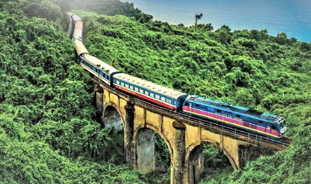 The Da Nang - Hue railway section through the Hai Van Pass. Photo: VNR