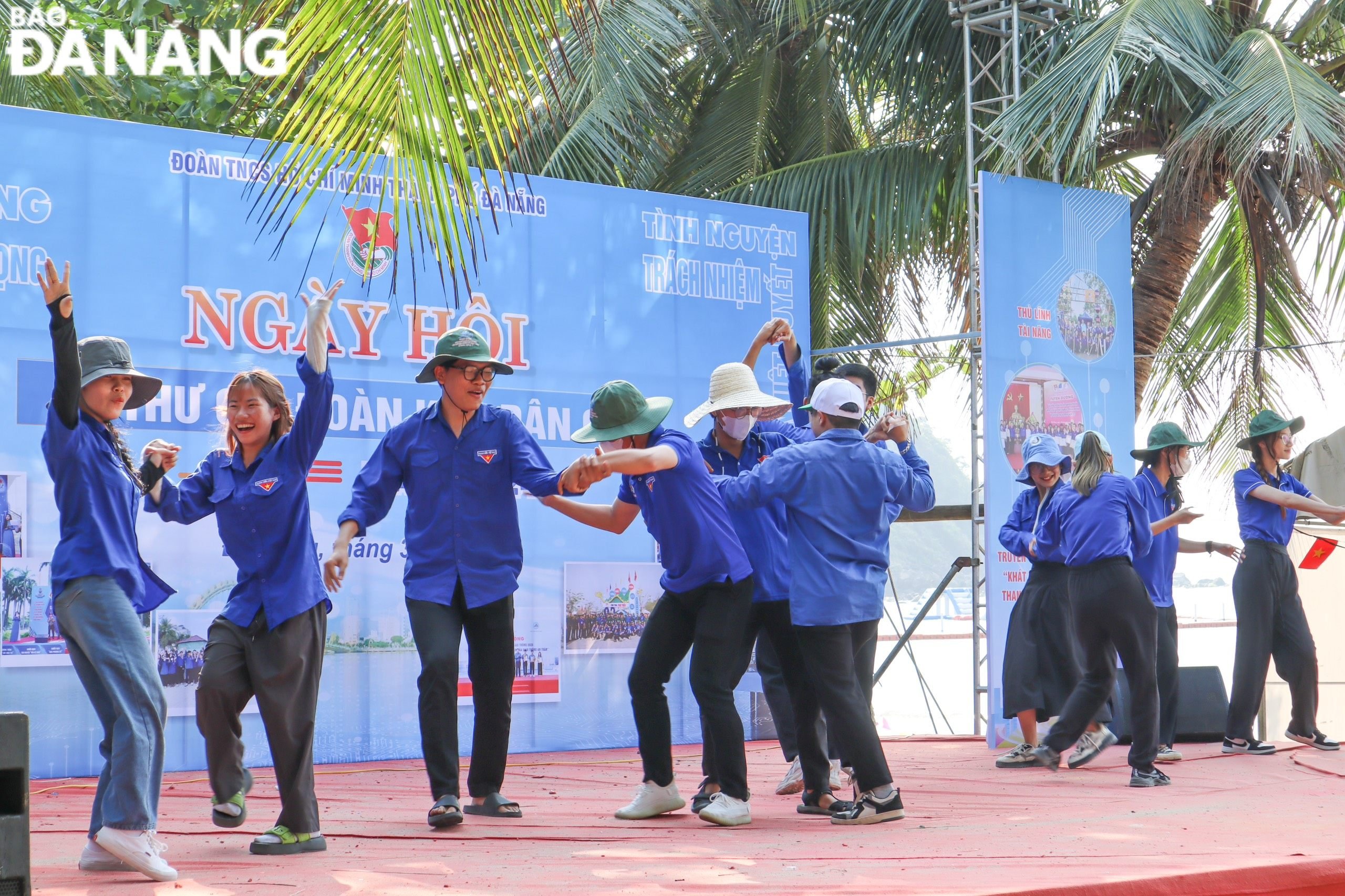 Ngày hội diễn ra trong không khí sôi nổi, tạo sự gắn kết, giao lưu, học hỏi giữa các Bí thư chi đoàn khu dân cư trên địa bàn thành phố. Ảnh: N.Q